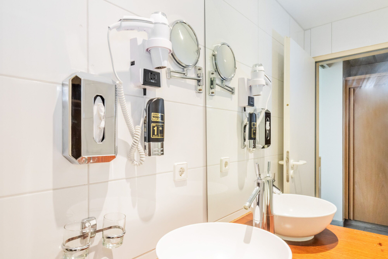 Bathroom 5, Parkhotel Frankfurt Airport, Main-Taunus-Kreis