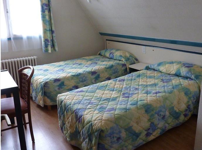 Bedroom 2, Hôtel Le Bristol, Pyrénées-Atlantiques