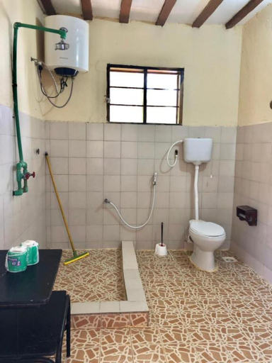 Bathroom 3, Magharibi House, Kaskazini 'A'