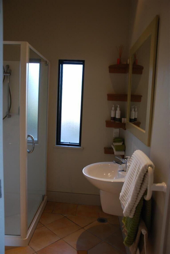 Bathroom, The Windhover Estate, Tasman
