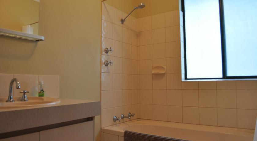 Bathroom 4, Karri Valley Chalets, Manjimup