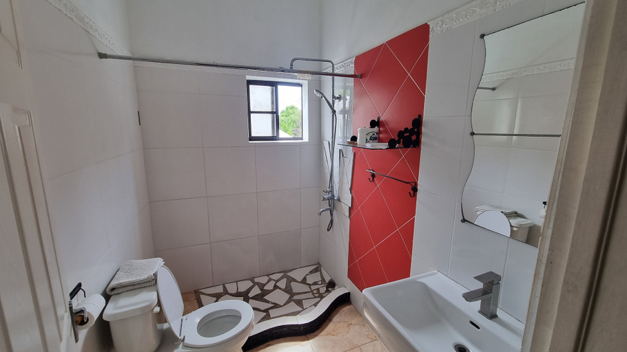 Bathroom 4, Little Savoy Guest House
