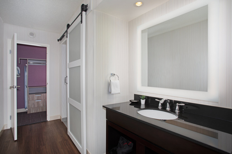 Bedroom 5, Crowne Plaza KANSAS CITY DOWNTOWN, Jackson