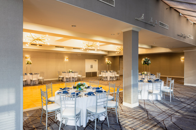 Food & Drinks 2, Crowne Plaza EDISON by IHG, Middlesex