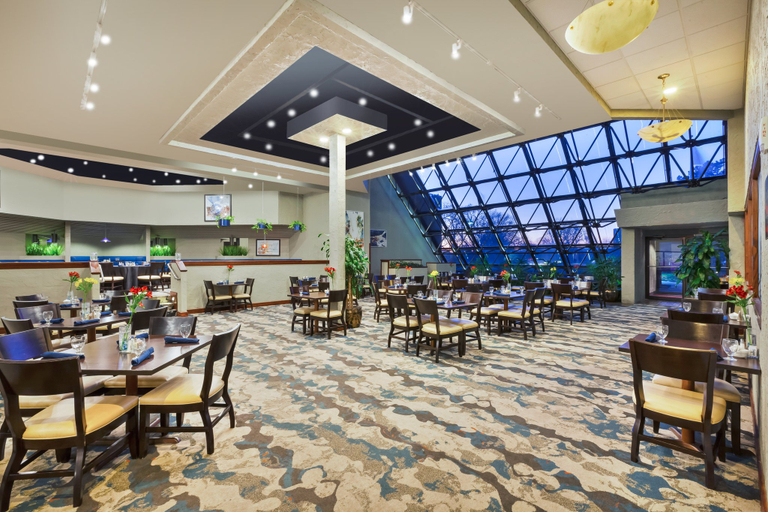 Food & Drinks 5, Crowne Plaza COLUMBUS NORTH- WORTHINGTON by IHG, Franklin