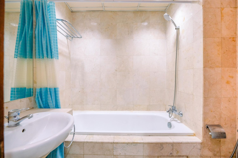 Bathroom 5, Wonderful and Homey 2BR Apartment Bellagio Residence By Travelio, Jakarta Selatan