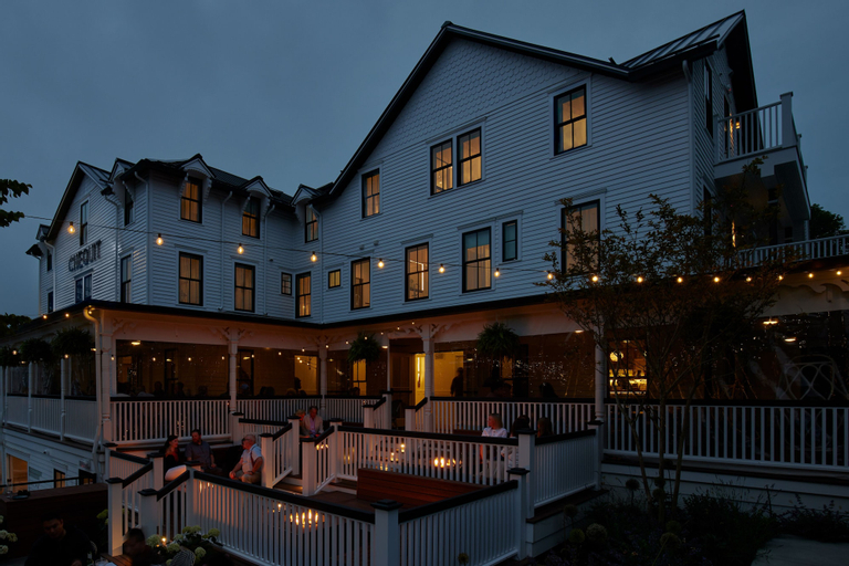 Exterior & Views 21
