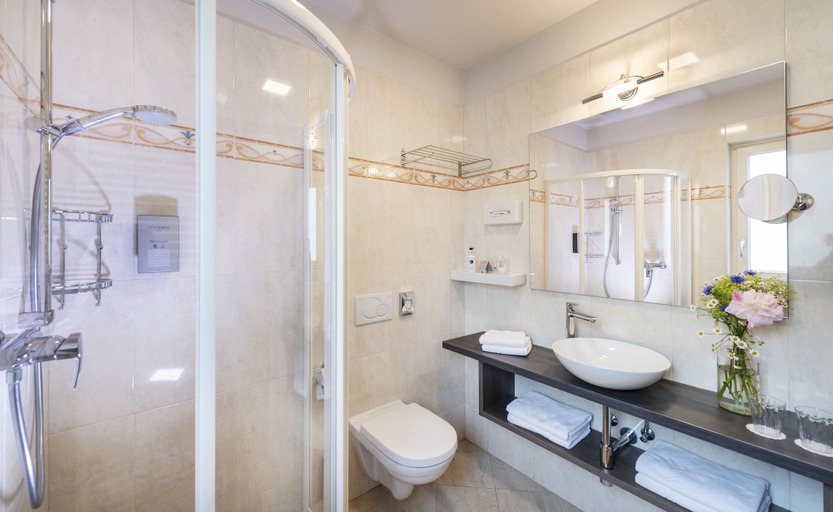 Bathroom 5, Hotel das stachelburg, Bolzano