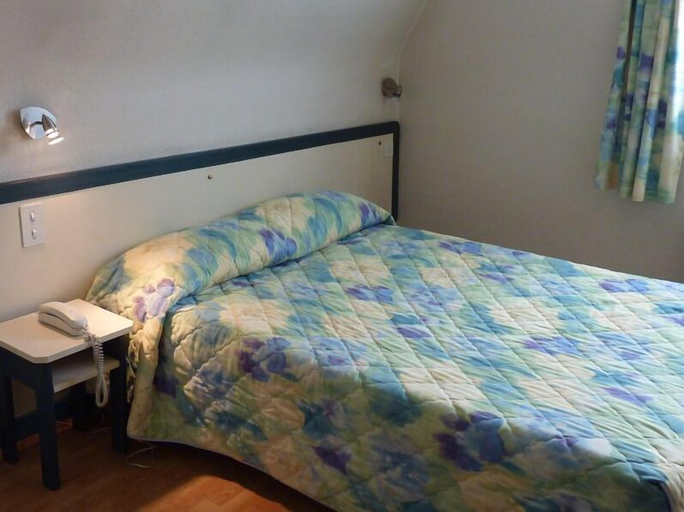 Bedroom 3, Hôtel Le Bristol, Pyrénées-Atlantiques