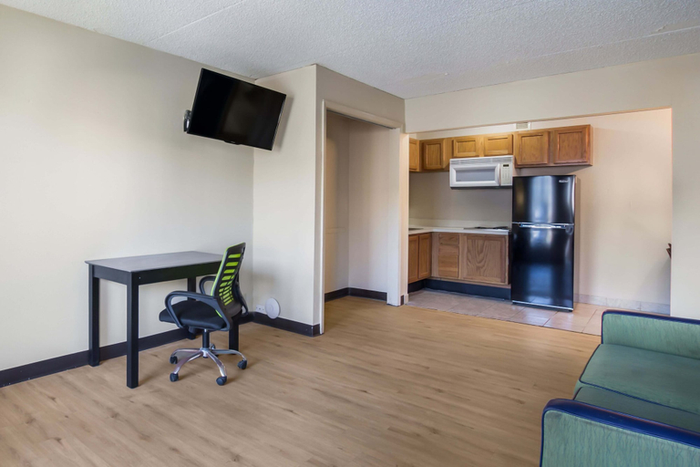Others 5, 1 Life Studio and Suites, Vanderburgh