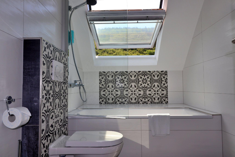 Bathroom 3, Gasthaus zur Post, Cochem-Zell