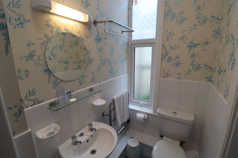 Bathroom 4, Raincliffe Hotel, North Yorkshire