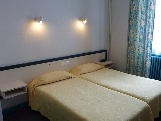 Bedroom 4, Hôtel Le Bristol, Pyrénées-Atlantiques