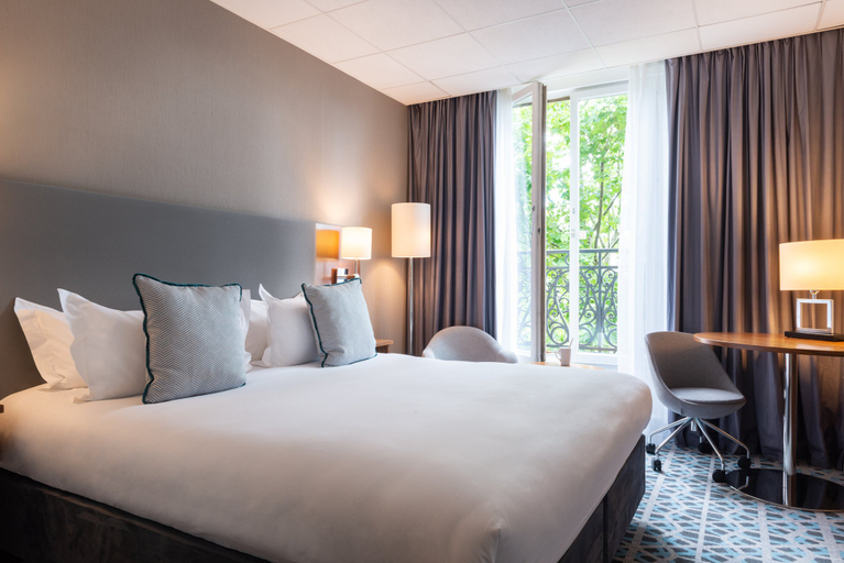 Bedroom 3, Crowne Plaza PARIS - REPUBLIQUE by IHG, Paris