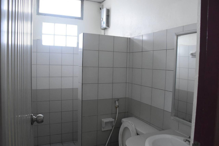 Bathroom, Wattana Trang Hotel, Muang Trang