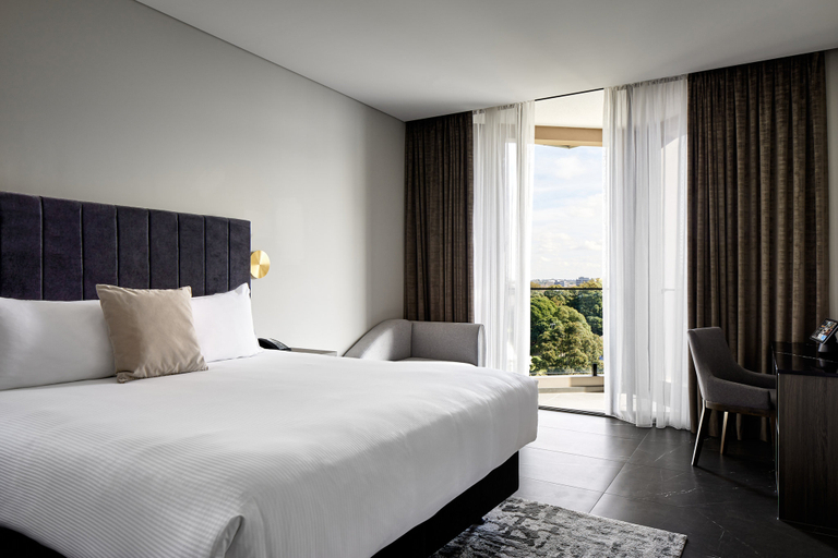 Bedroom 4, Crowne Plaza SYDNEY BURWOOD by IHG, Sydney