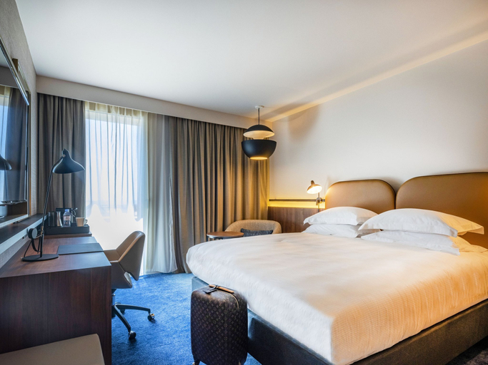 Bedroom 2, Crowne Plaza NICE - GRAND ARENAS by IHG, Alpes-Maritimes