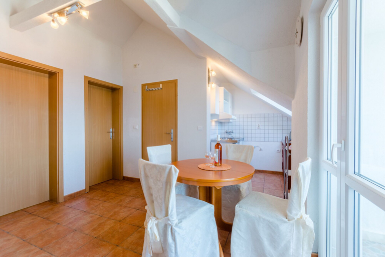 Others 5, Villa Stella, Supetar