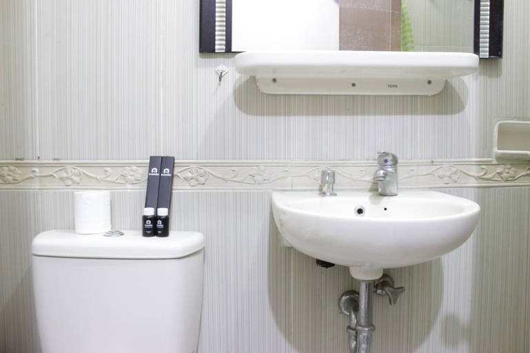 Bathroom 7