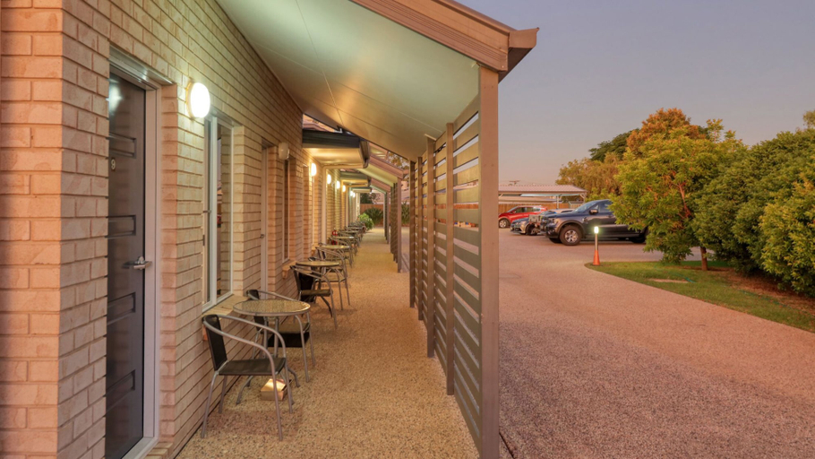 Others 4, Emerald Park Motel, Emerald