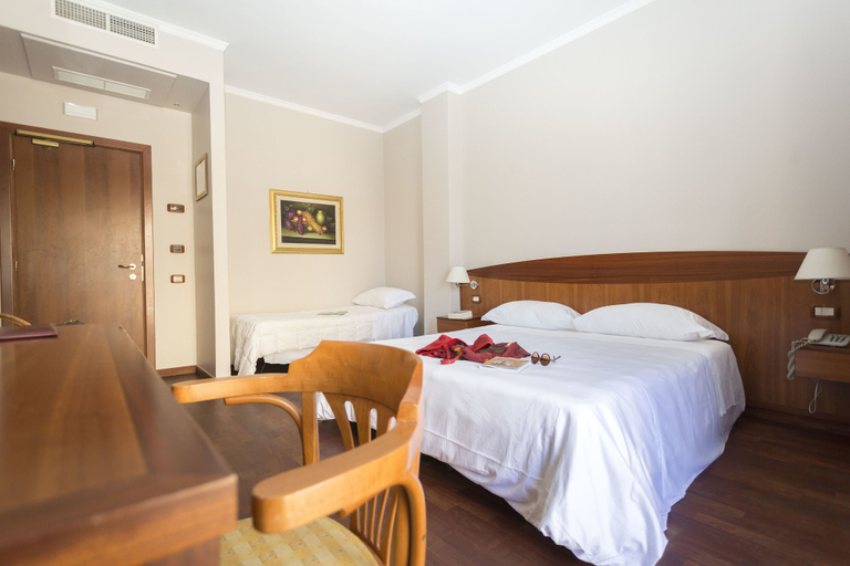 Bedroom 3, Hotel Cavaliere, Bari