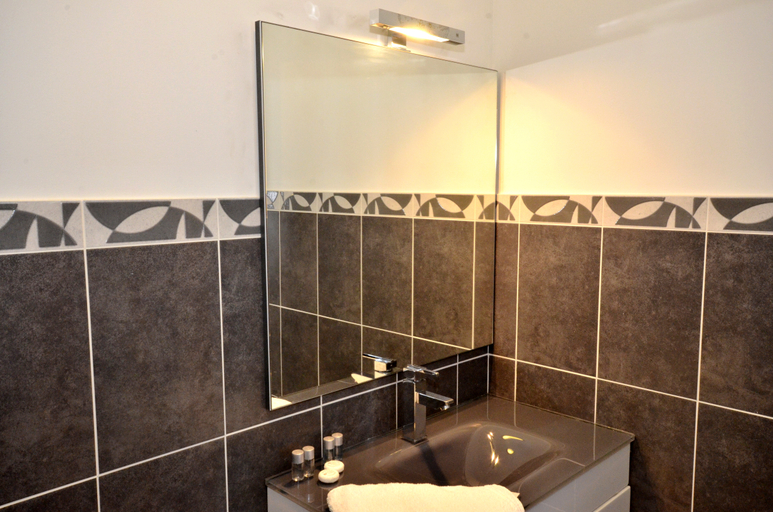 Bathroom 5, Hotel De La Villa Biron, Seine-Saint-Denis