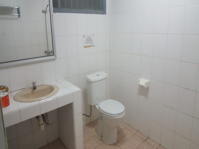 Bathroom 5, Hotel Agrowisata, Palopo