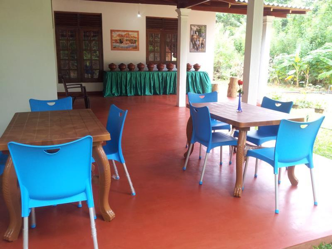 Food & Drinks 3, Homely Guest House, Palugaswewa
