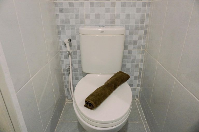Bathroom 5, Cozy Living Studio Apartment Tokyo Riverside PIK 2 By Travelio, Tangerang