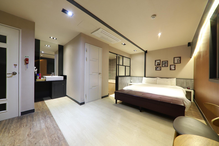 Bedroom 2, MU Hotel, Gimhae