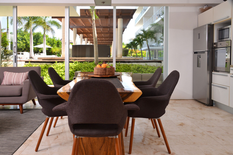 Dining Room 7
