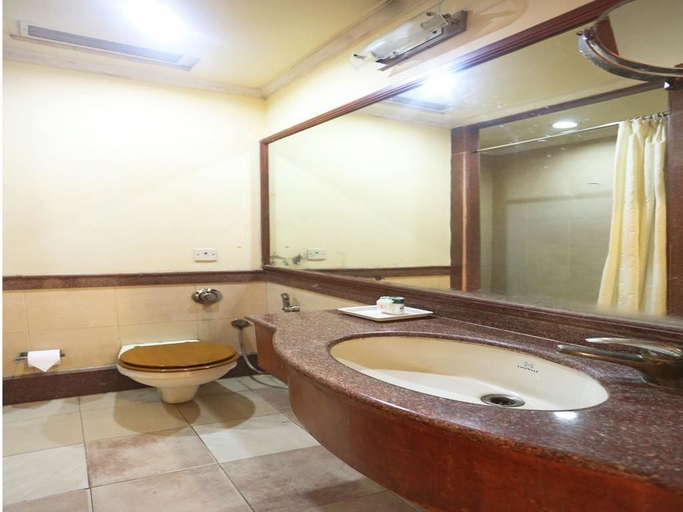 Bathroom, Nirula's Hotel, Gautam Buddha Nagar
