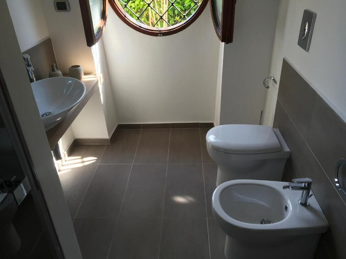 Bathroom 2, Relais Casa Moresca, Latina