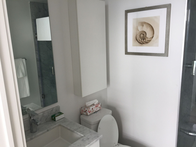 Bathroom 4, iHost Suites, Toronto