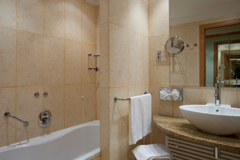 Bathroom 4, Crowne Plaza PADOVA by IHG, Padua