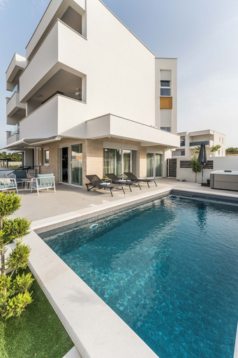Sport & Beauty 4, Apartment Sun Private Pool and Jacuzzi, Novalja