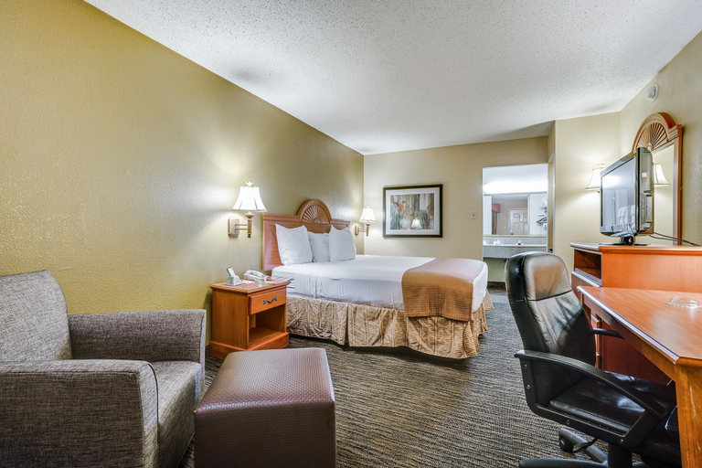 Bedroom 3, Quality Inn & Suites Dallas - Cityplace, Dallas