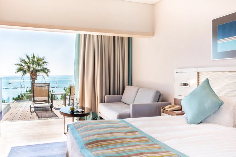 Bedroom 5, Crowne Plaza LIMASSOL by IHG