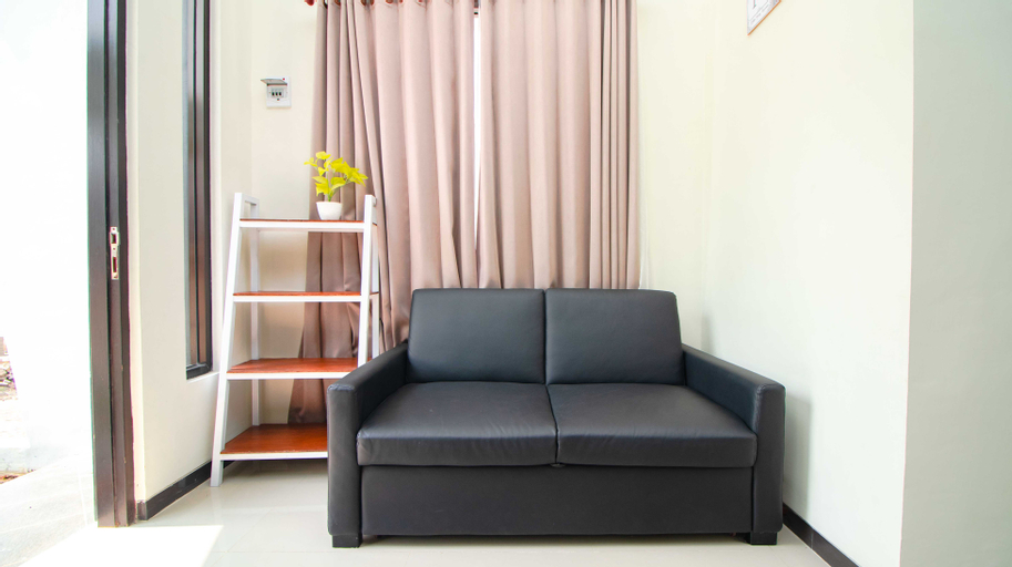 Bedroom 5, Villa Arrayan B2 with Karaoke and Balcony, Malang