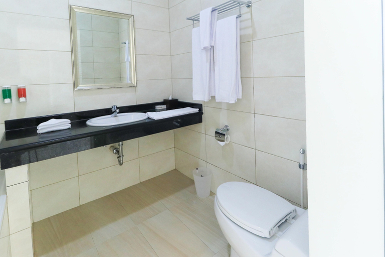 Bathroom 3, diAtas by Art Cafe Bumbu Bali, Badung