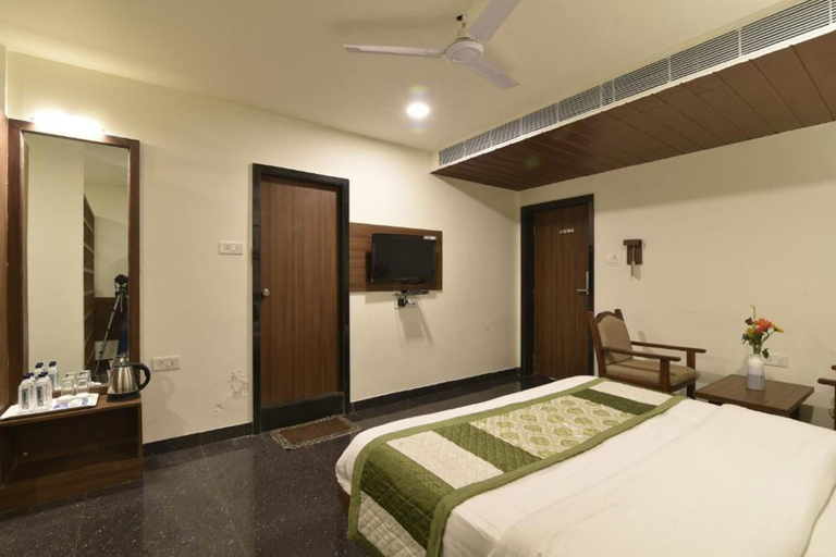 Bedroom 2, Hotel Clove, Bijapur