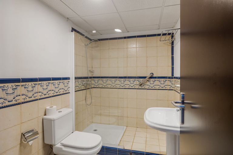 Bathroom 5, Hotel La Posada, Málaga