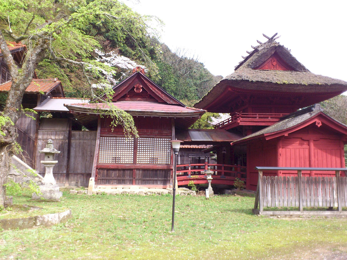 Exterior & Views