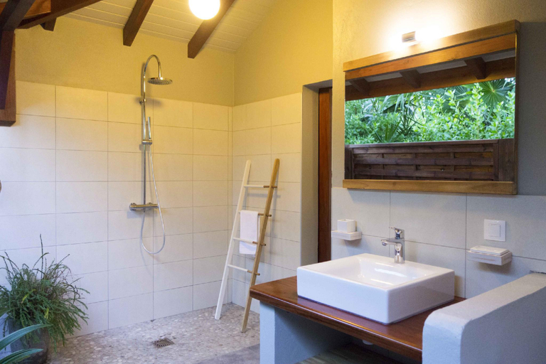 Bathroom 3, Shambala Lodge, Le Moule