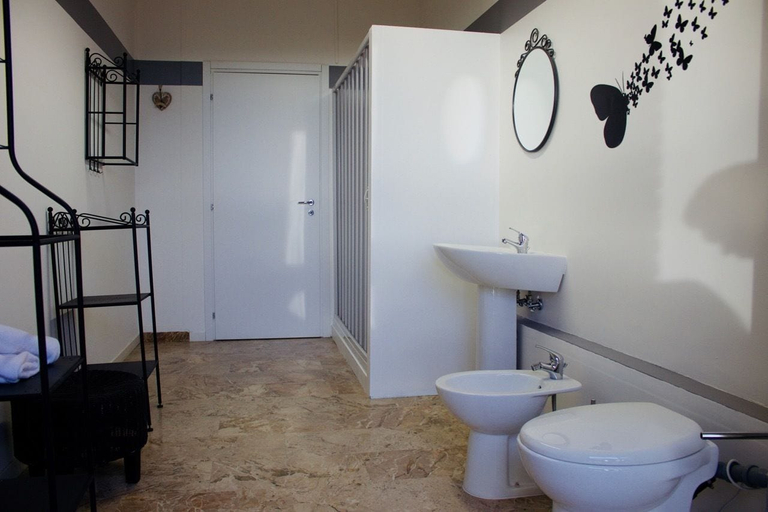 Bathroom 4, MyRoom CenterStation, Bologna