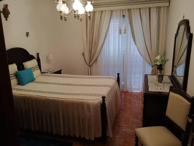 Bedroom 3, 2 Bed Flat - Sleeps 5 - Parking - Wifi, Nazaré