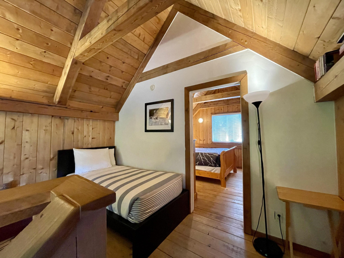 Bedroom 3, Black Bear Cottage, Alberni-Clayoquot