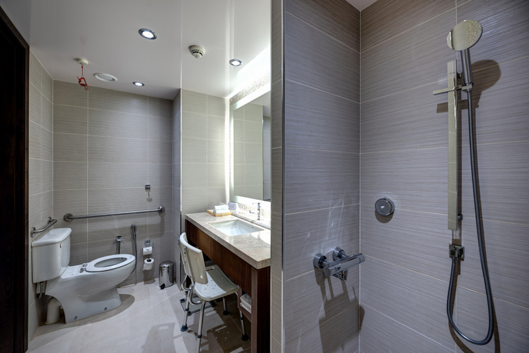 Bathroom 5, Crowne Plaza DUQM by IHG, Al Wusta