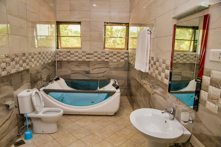 Bathroom 3, Lake Point Villa, Entebbe
