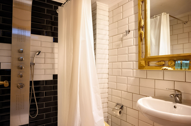 Bathroom 5, Greek Pride Seafront Hotel, Central Macedonia